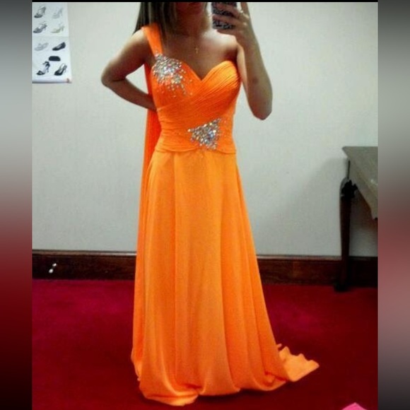 Tony Bowls Evenings Women’s One Shoulder Gown Dress - Picture 2 of 9